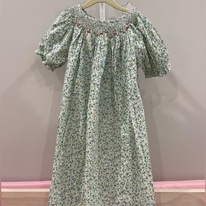 Brand new girls dress size 5 unworn